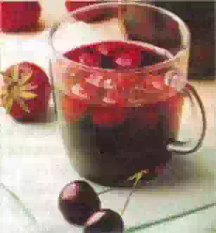 Компот из клубники и черешни Компот из клубники и черешни