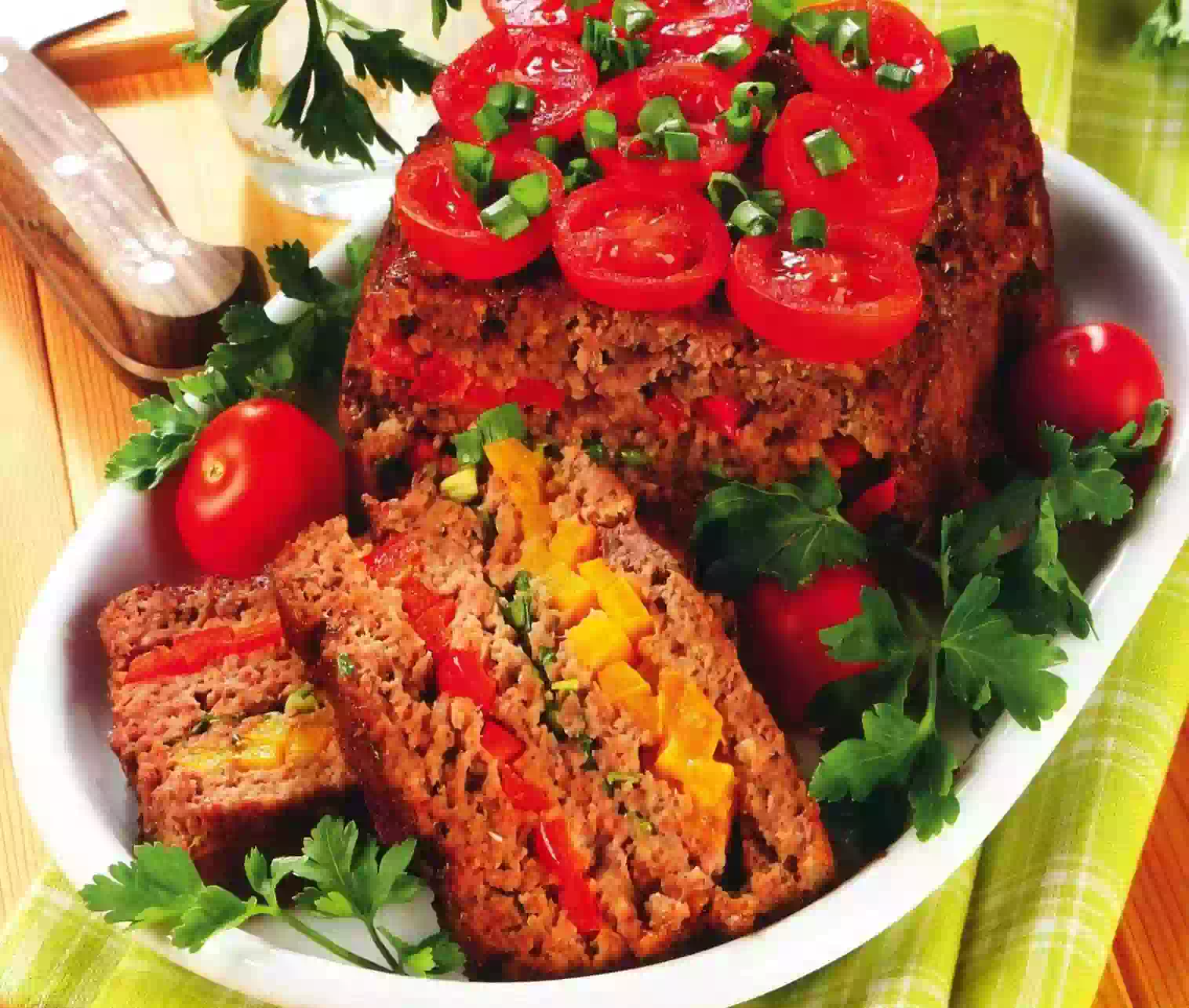 Мясной хлеб с овощами