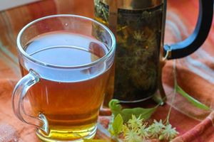 Травяной чай с иван-чаем, липой и малиной