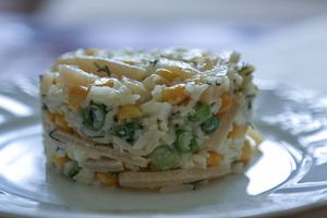 Рисовый салат с кальмарами