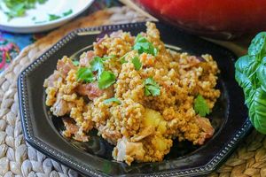 Пшенная каша с мясом, беконом и картофелем