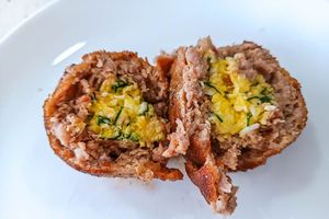 Мясные зразы с яйцом и сыром