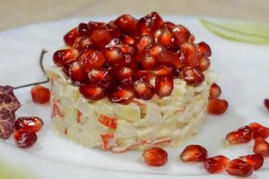 Салат из крабовых палочек с гранатом