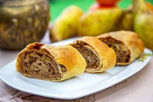 Штрудель с грушами в меду