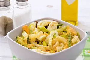 Салат из кальмаров с рисом