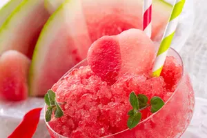 Гранита с арбузом, это освежающий замороженный десерт