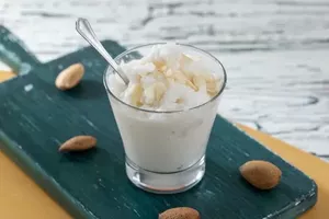 Молочно-миндальная гранита