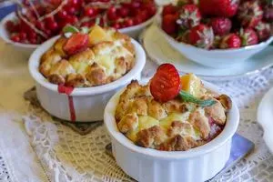 Тарт с клубникой и манго и с заварным кремом