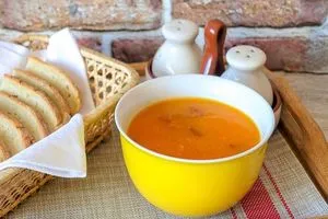 Тыквенный суп с колбасой калабреза, по-бразильски